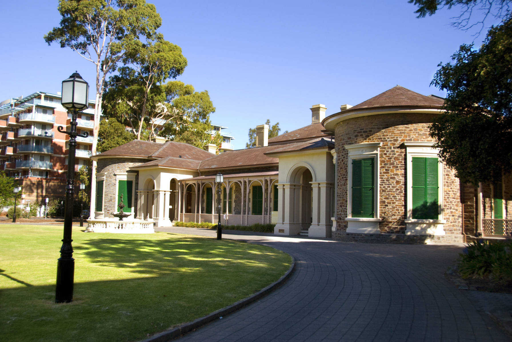 AYERS HOUSE Majestic Roof Garden Hotel